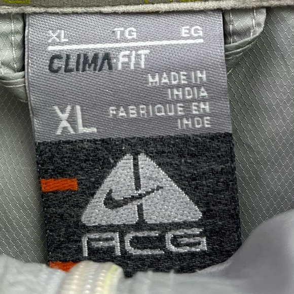 Vintage Nike ACG Windbreaker with detachable hood - Picture 3 of 6
